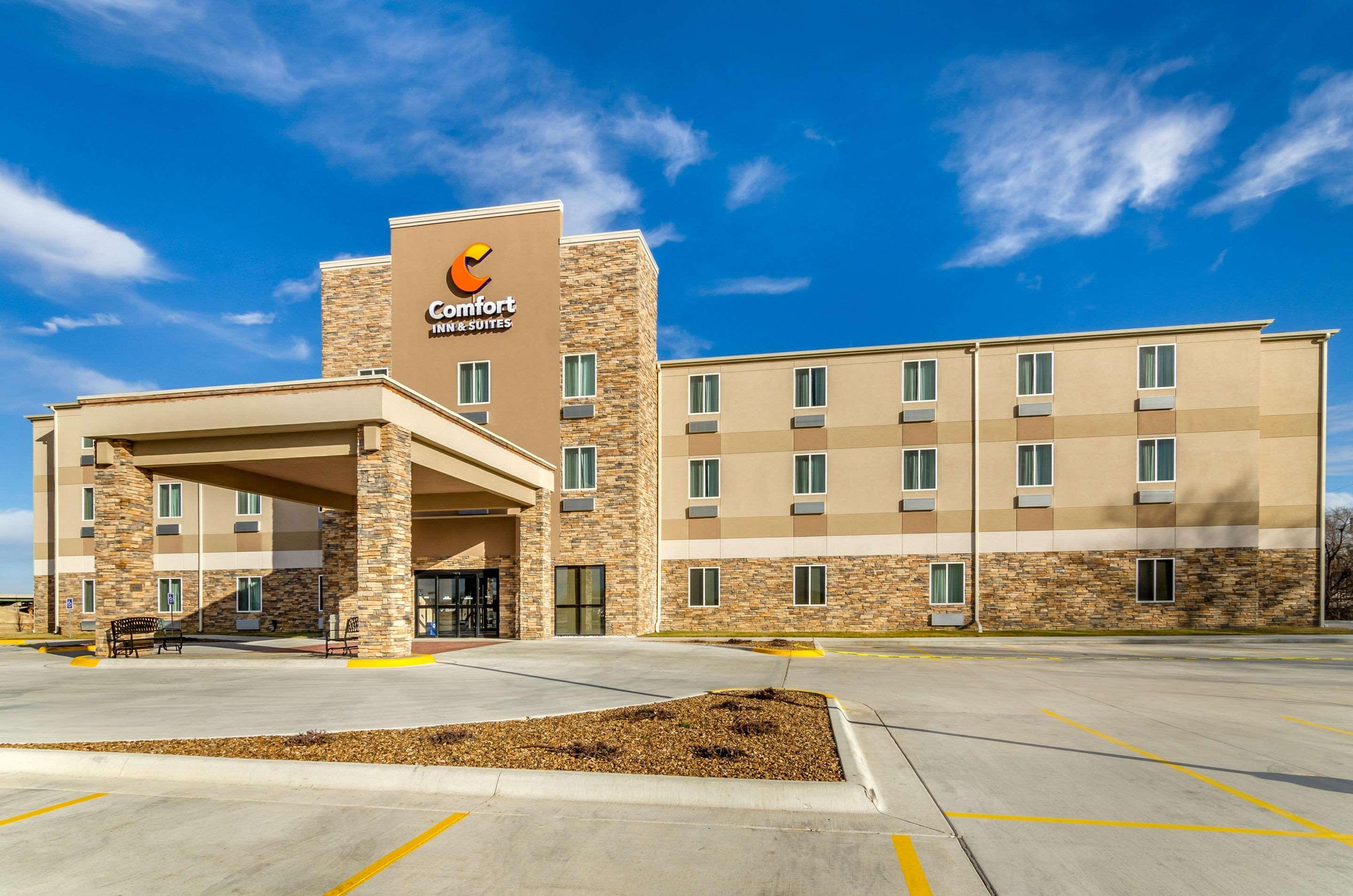 Comfort Inn & Suites Salina North Exterior photo